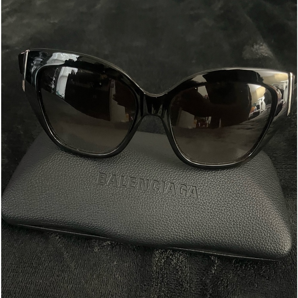BALENCIAGA 🕶️😎SUNGLASSES  (BRAND-NEW!!!!!)NEVER WORN!!